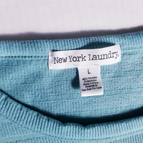 NEW YORK LAUNDRY TEAL BLUE BLOUSE WITH BUTTONS ON SIDES SIZE LARGE - Picture 3 of 11
